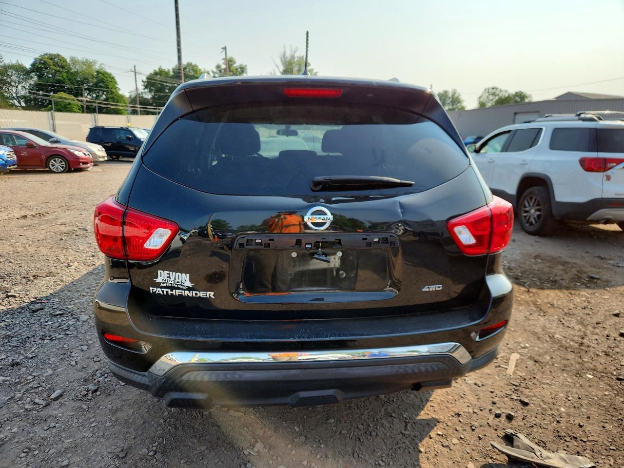 2018 Nissan Pathfinder S - Image 6