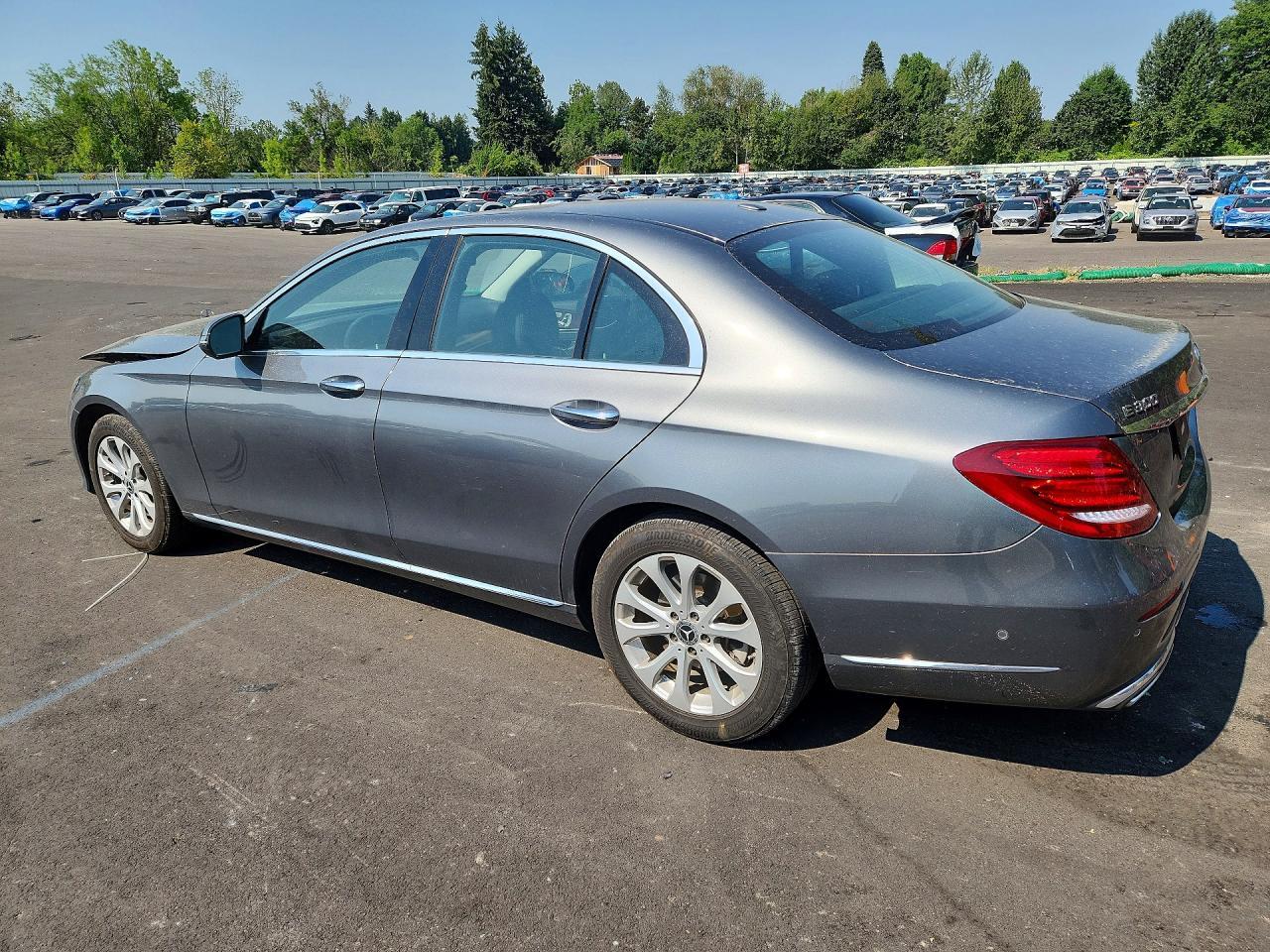 2018 Mercedes-Benz E 300 - Фото 2
