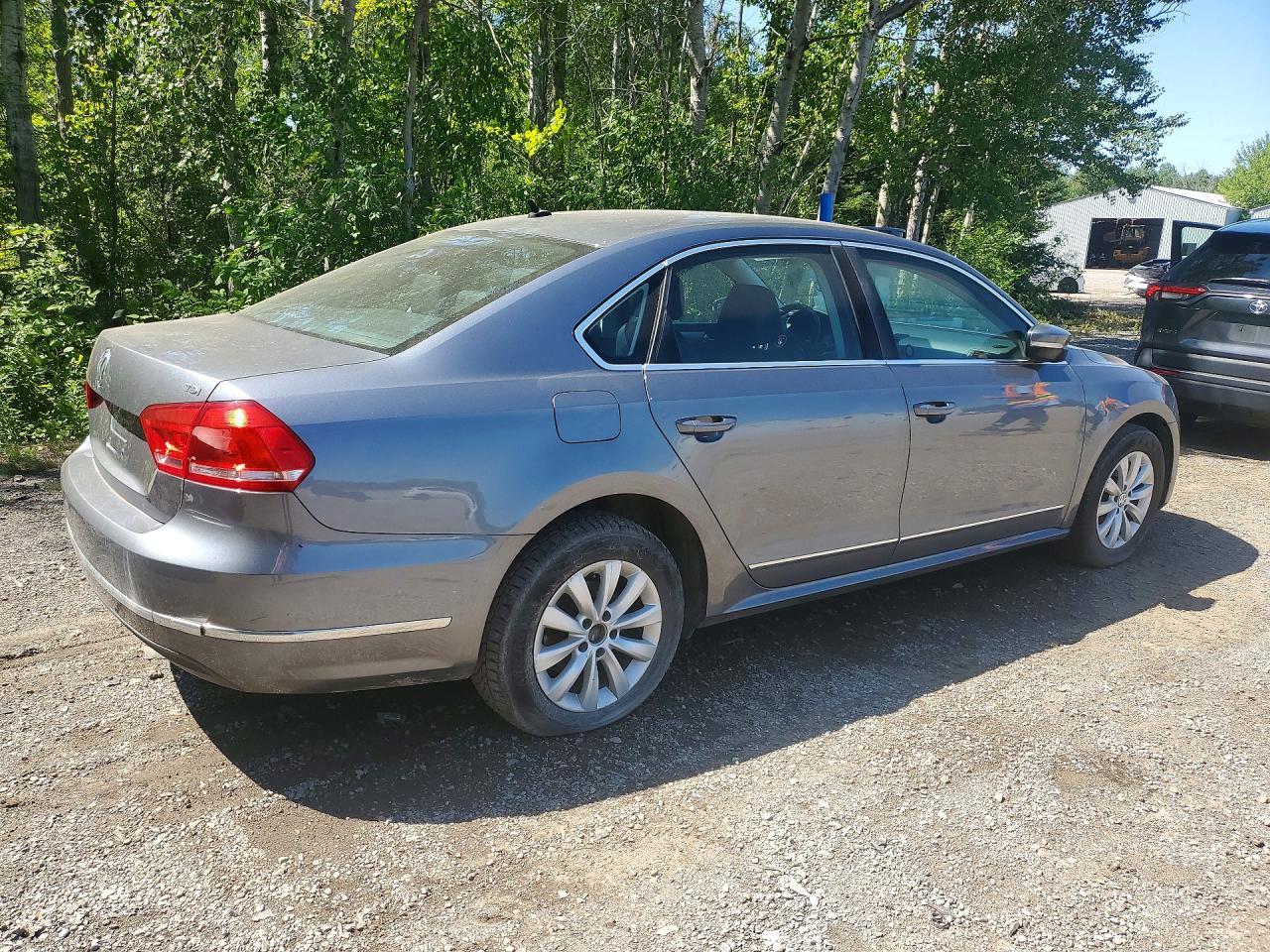 2015 Volkswagen Passat S - Фото 3