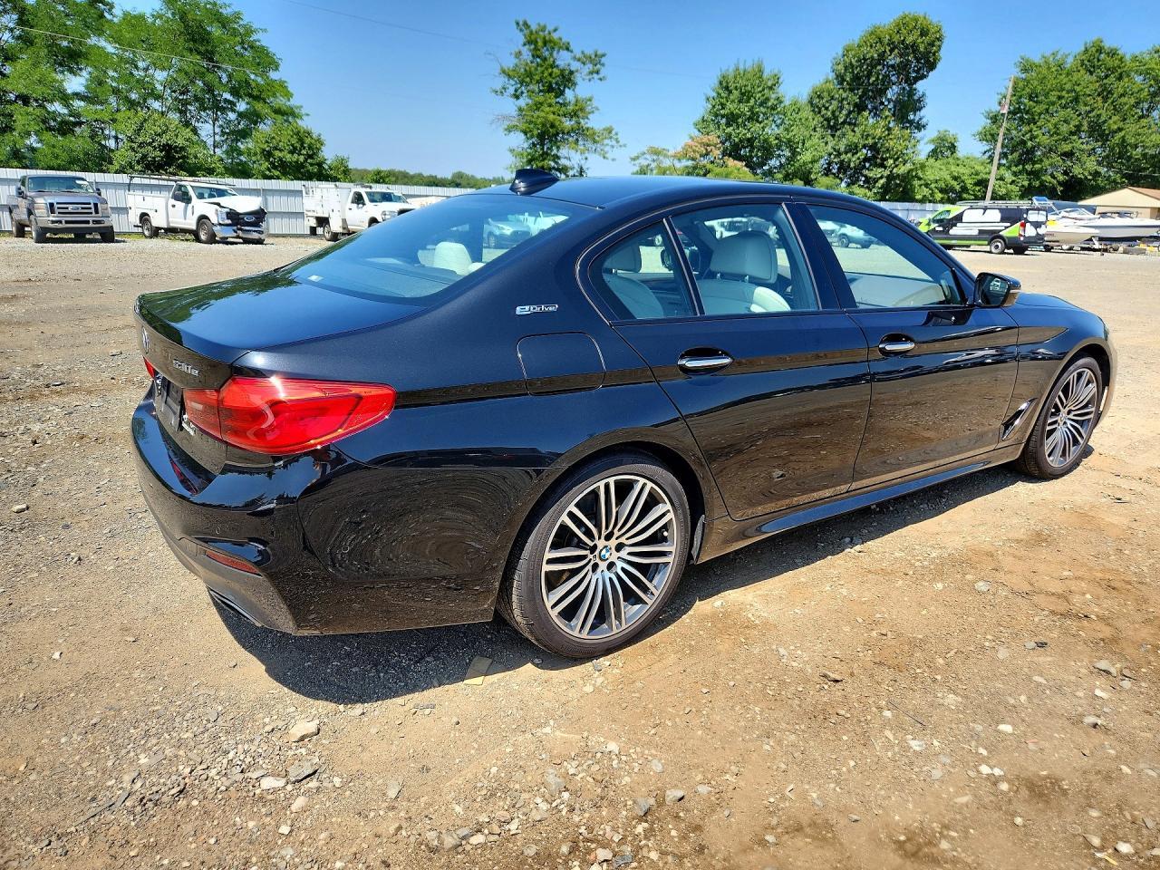 2018 BMW 530Xe - Фото 3