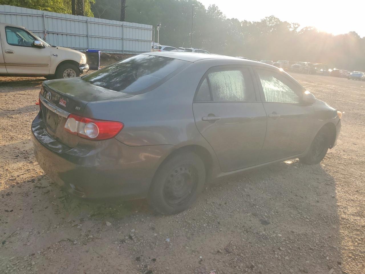 2011 Toyota Corolla Le - Image 3