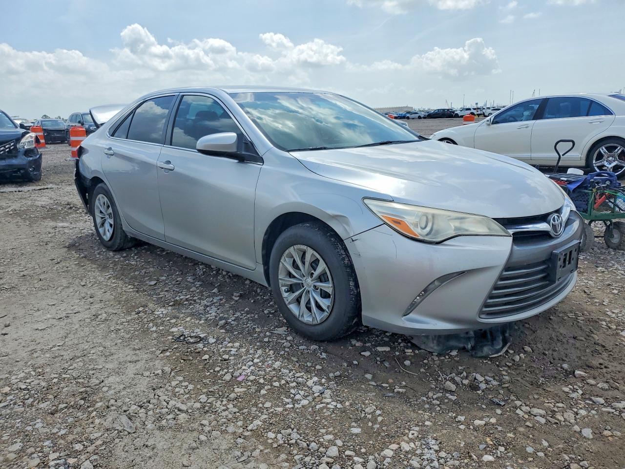 2017 Toyota Camry Le - Фото 4
