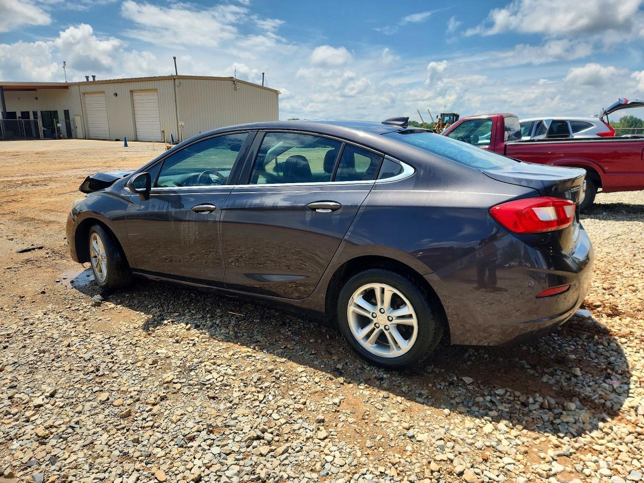2017 Chevrolet Cruze Lt - Image 2