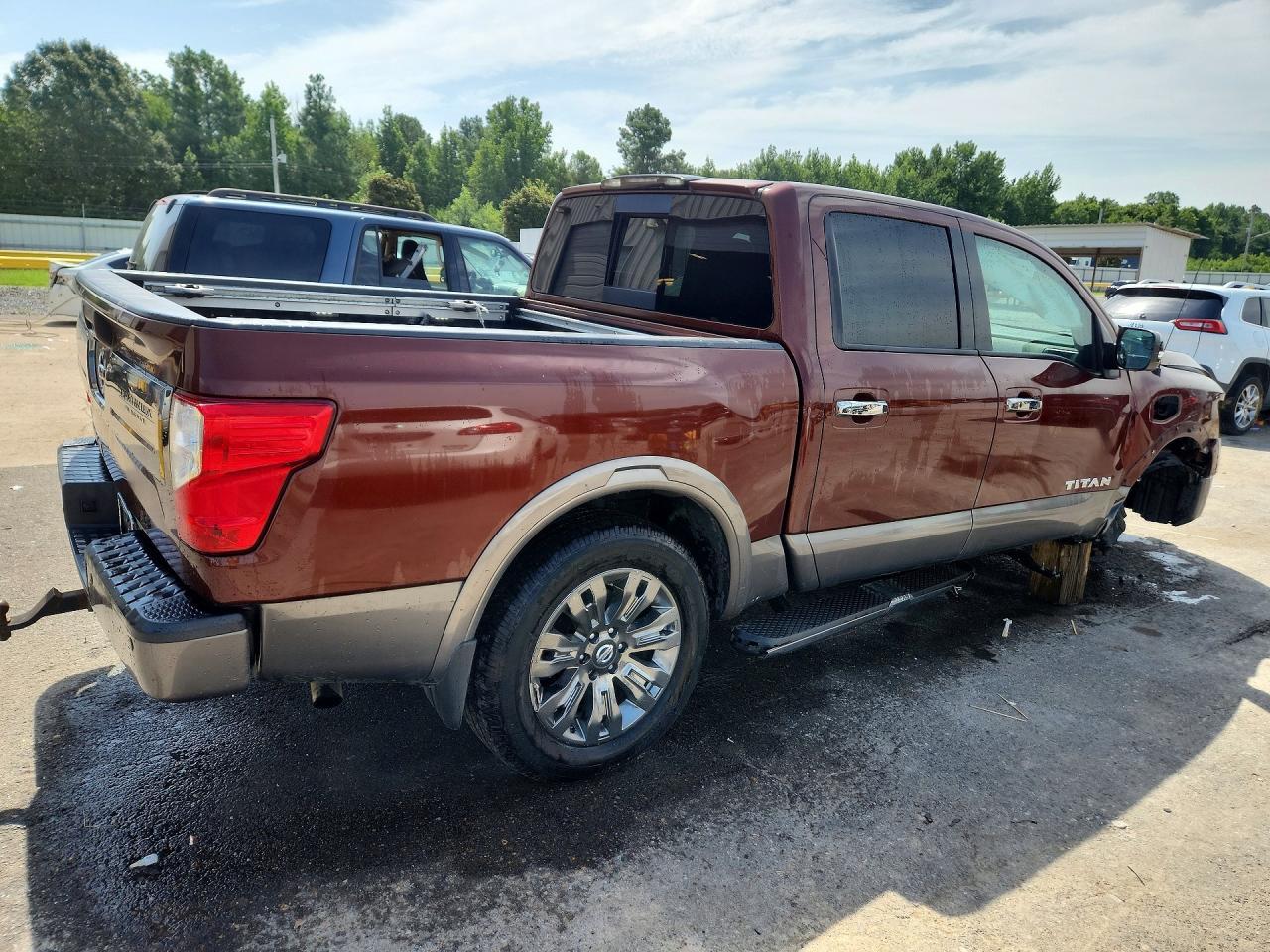 2017 Nissan Titan Platinum Reserve - Image 3