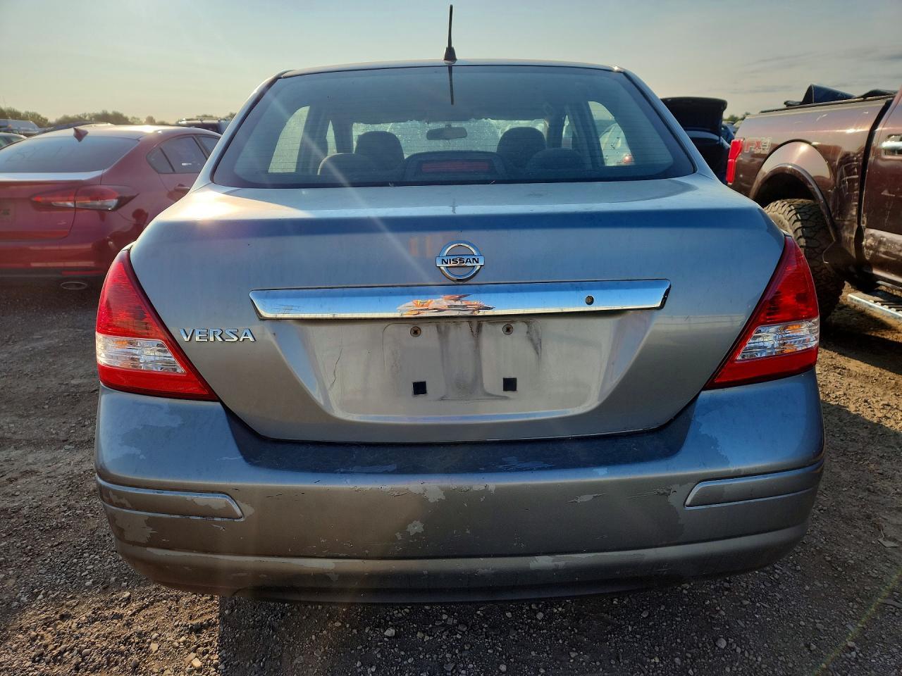 2010 Nissan Versa 1.8 S - Image 6