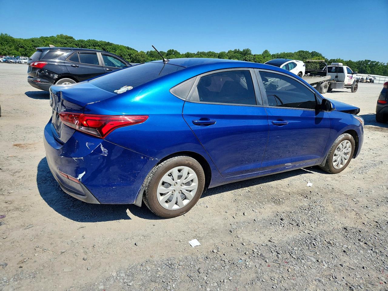 2022 Hyundai Accent Se - Фото 3