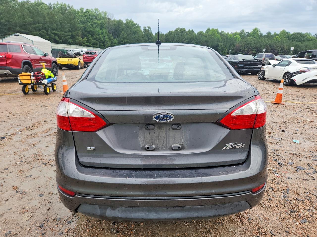 2015 Ford Fiesta Se - Image 6