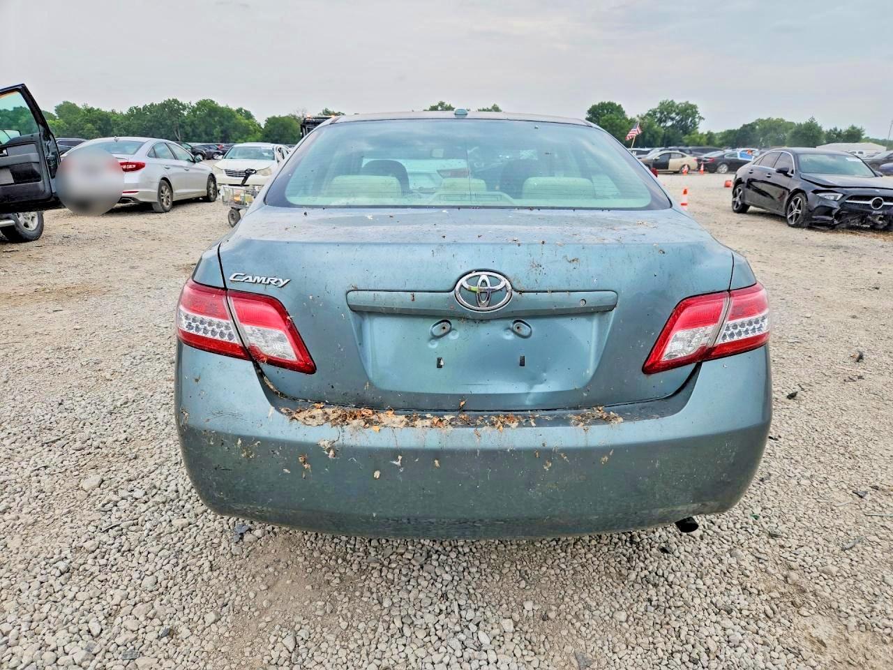 2011 Toyota Camry Le - Фото 6