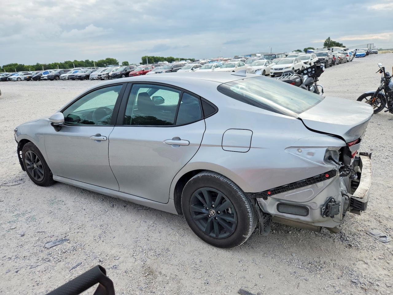 2025 Toyota Camry Le - Фото 2