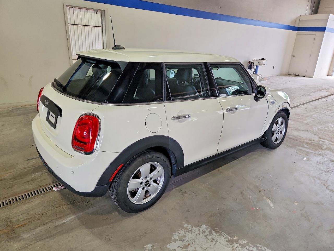 2020 Mini Cooper - Image 3