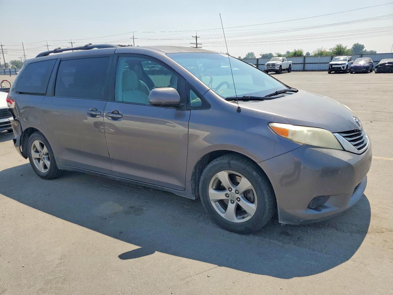 2011 Toyota Sienna Le - Фото 4