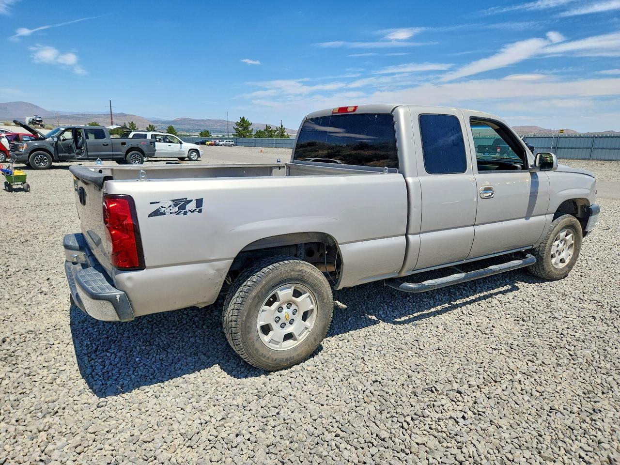 2005 Chevrolet Silverado K1500 - Image 3