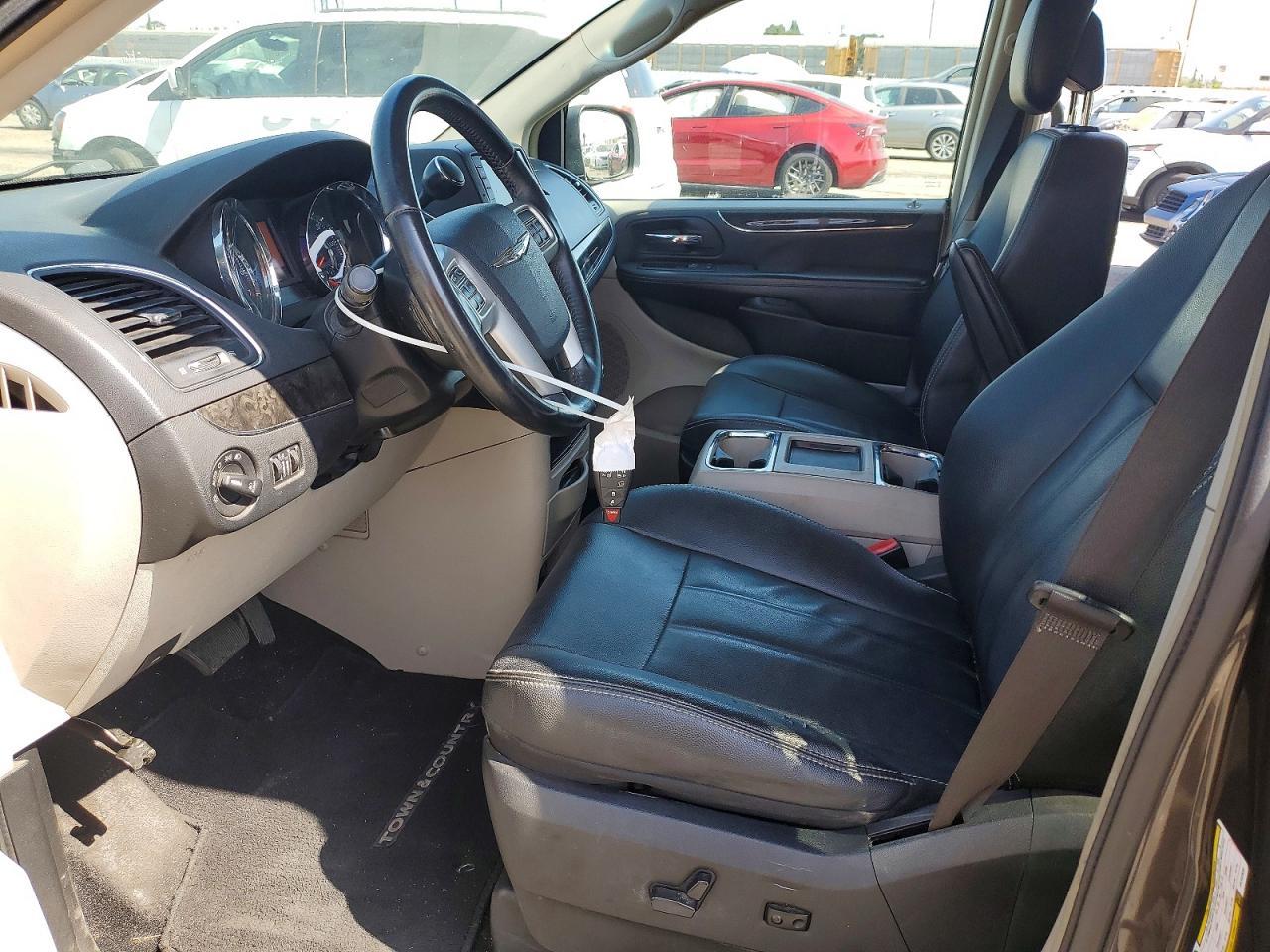 2015 Chrysler Town & Country Touring - Фото 7