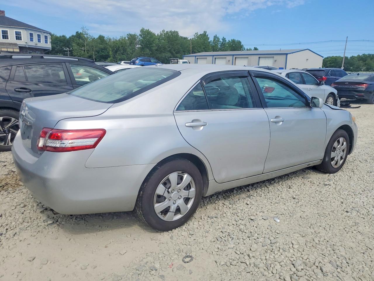 2011 Toyota Camry Le - Фото 3