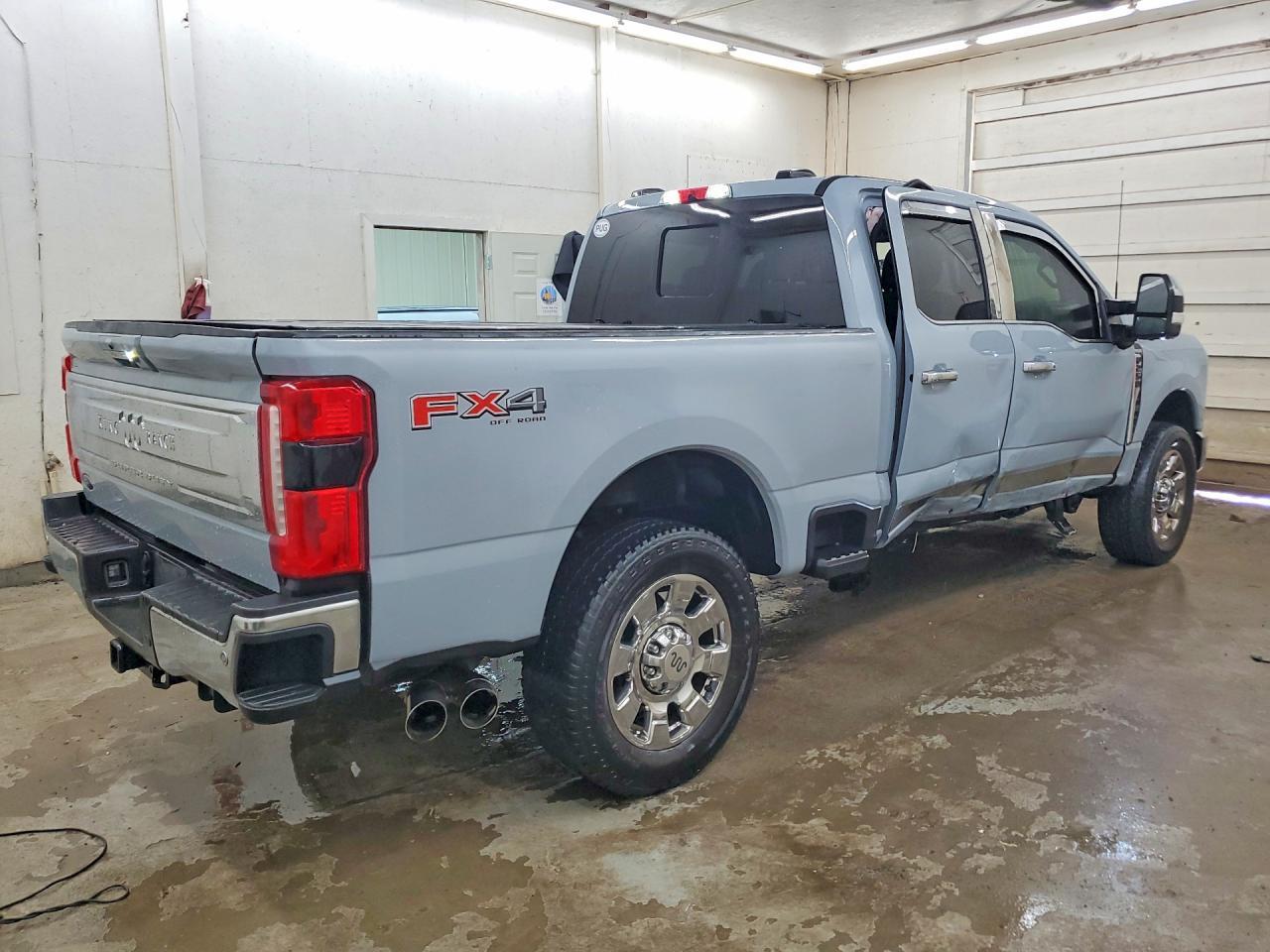 2024 Ford F250 Super Duty - Image 3
