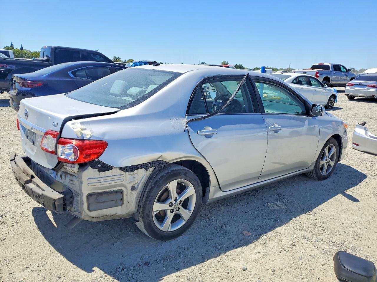2013 Toyota Corolla Le - Фото 3