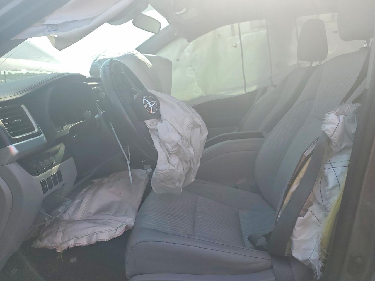 2019 Toyota Highlander Le Plus - Фото 7