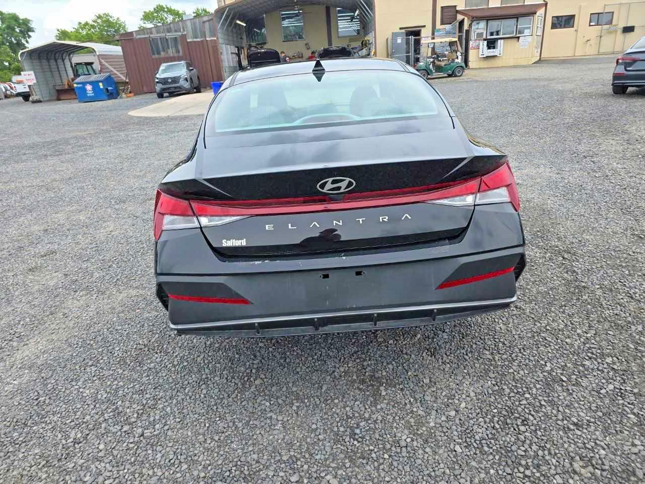 2025 Hyundai Elantra Se - Фото 6