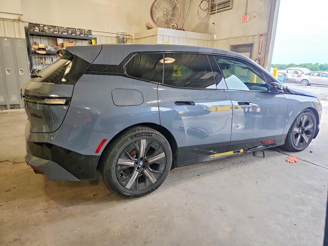 2023 BMW Ix - Фото 3