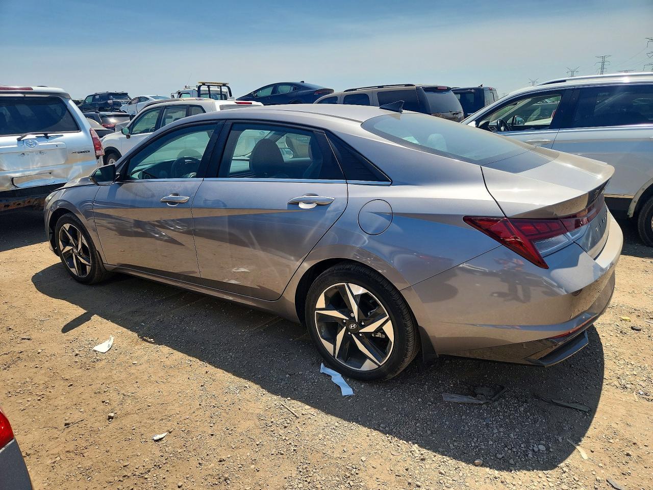 2023 Hyundai Elantra Limited - Фото 2