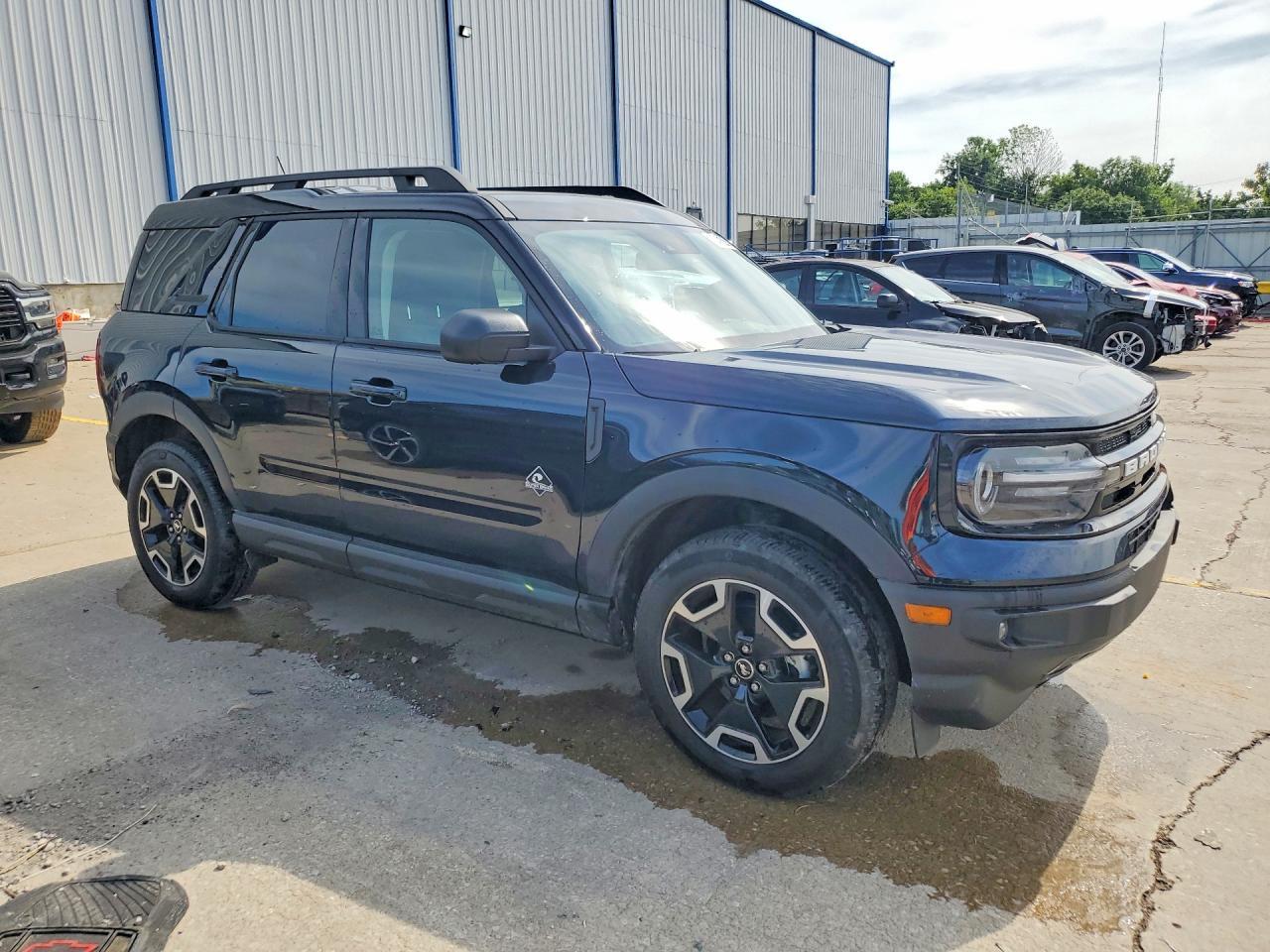 2023 Ford Bronco Sport Outer Banks - Image 4