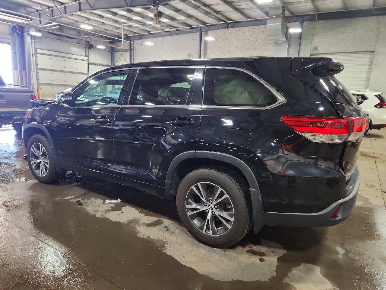 2018 Toyota Highlander Le - Фото 2