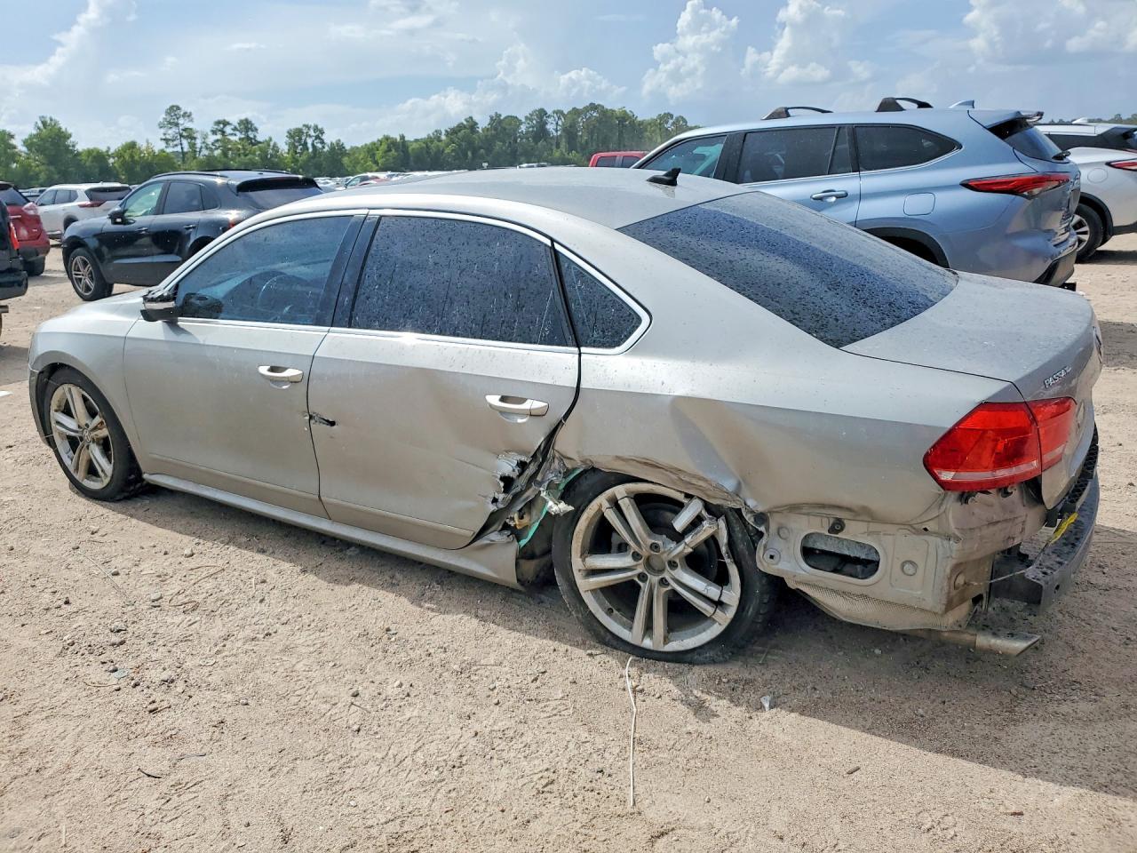 2014 Volkswagen Passat Se - Image 2