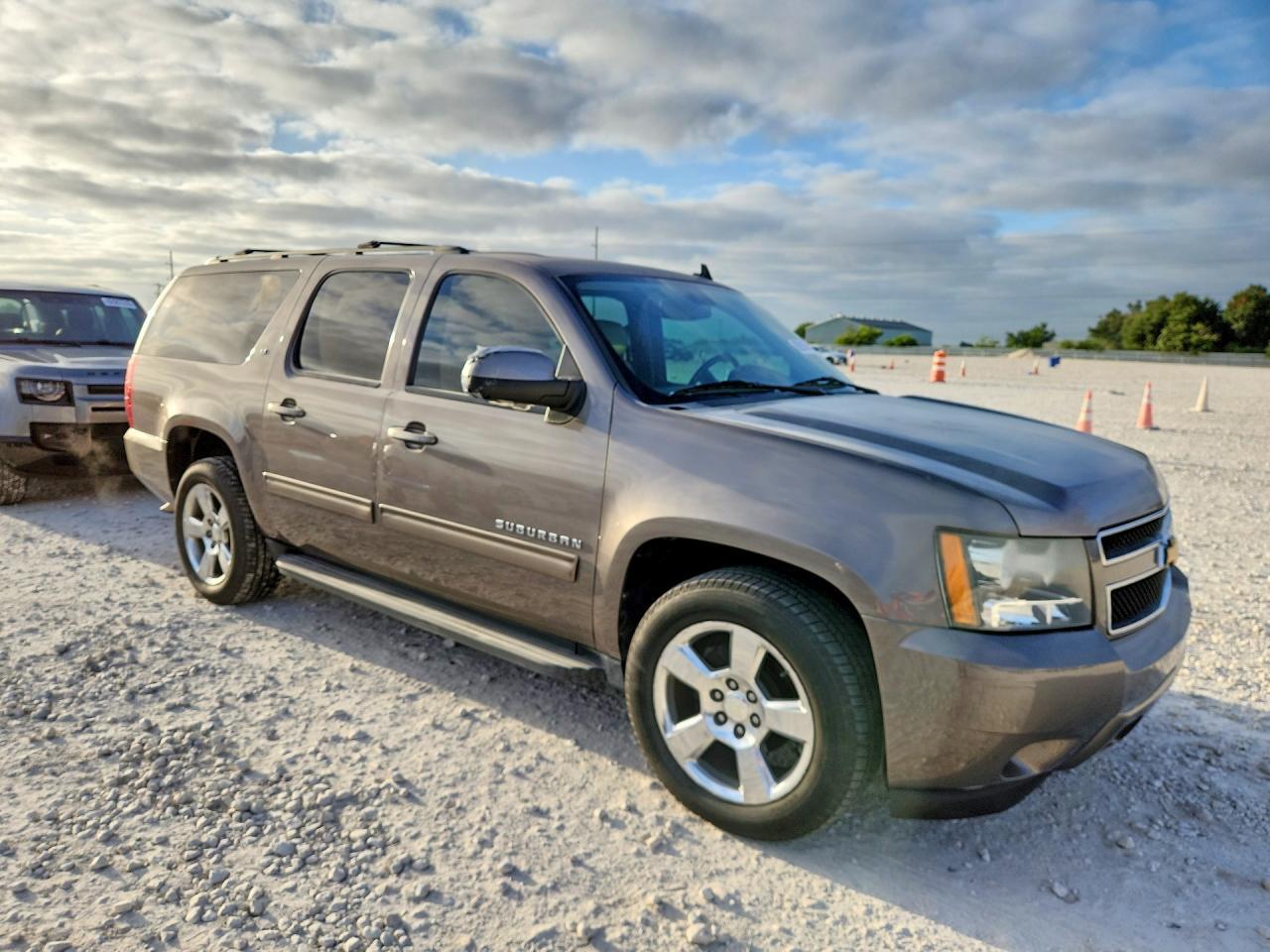 2014 Chevrolet Suburban C1500 Lt - Image 4