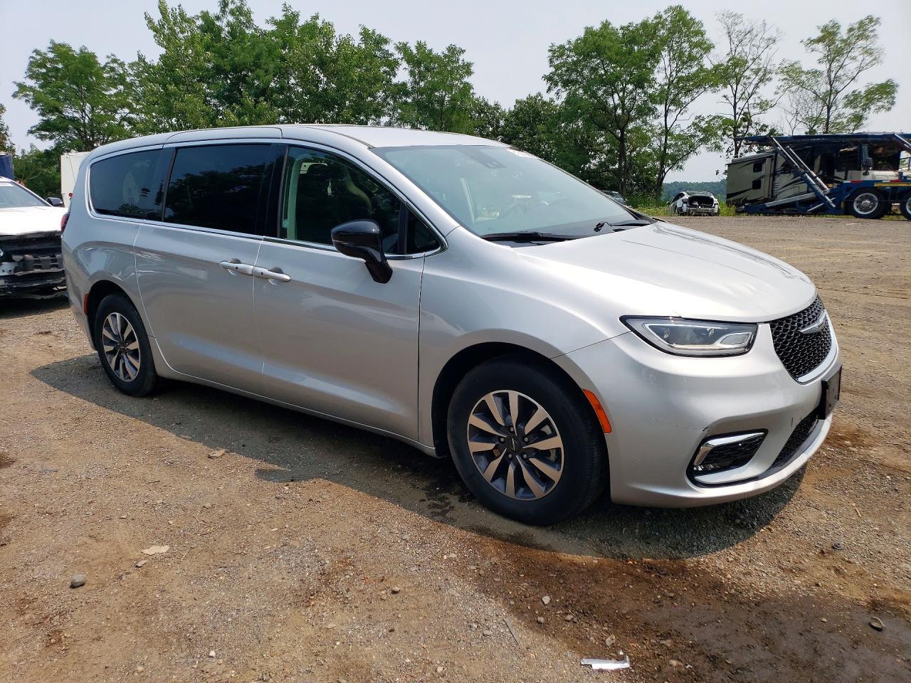 2024 Chrysler Pacifica Hybrid Select - Image 4