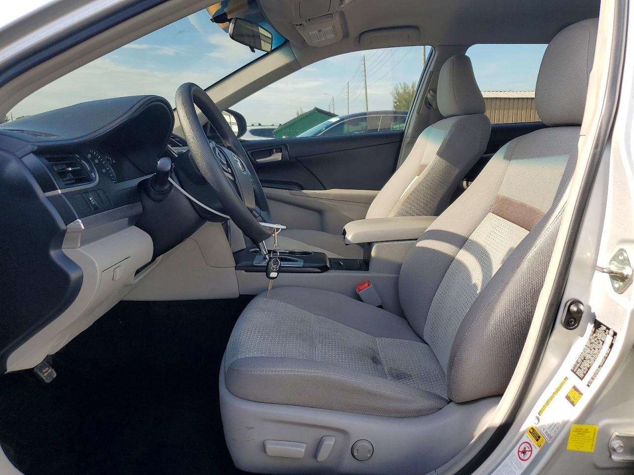 2014 Toyota Camry Le - Image 7
