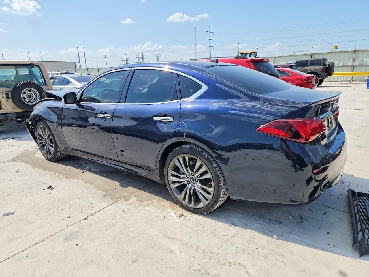 2019 Infiniti Q70 3.7 Luxe - Фото 2
