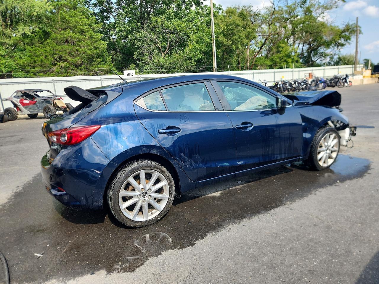 2017 Mazda 3 Touring - Image 3