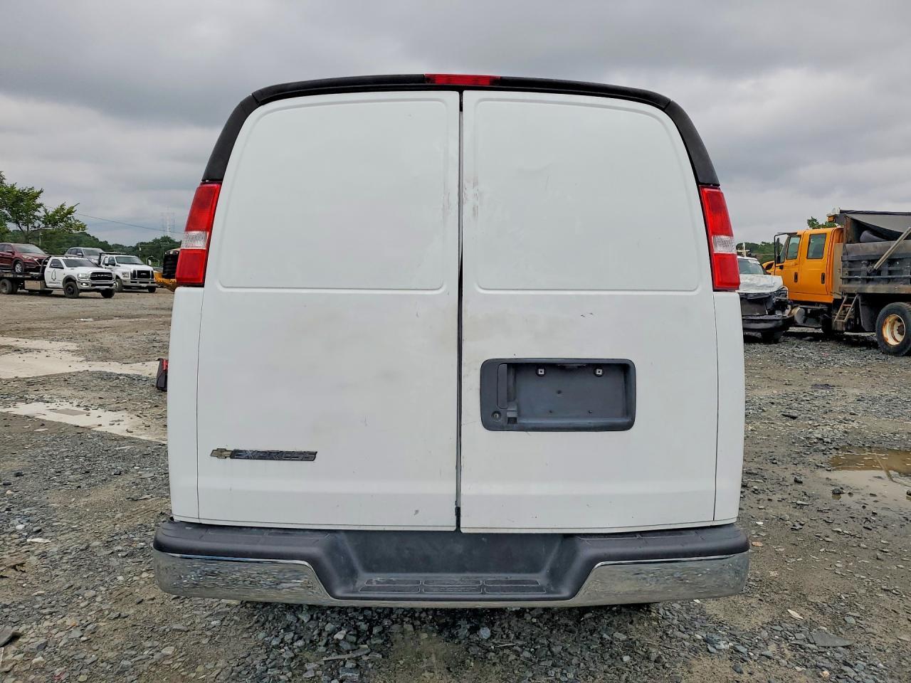 2023 Chevrolet Express G2500 - Фото 6