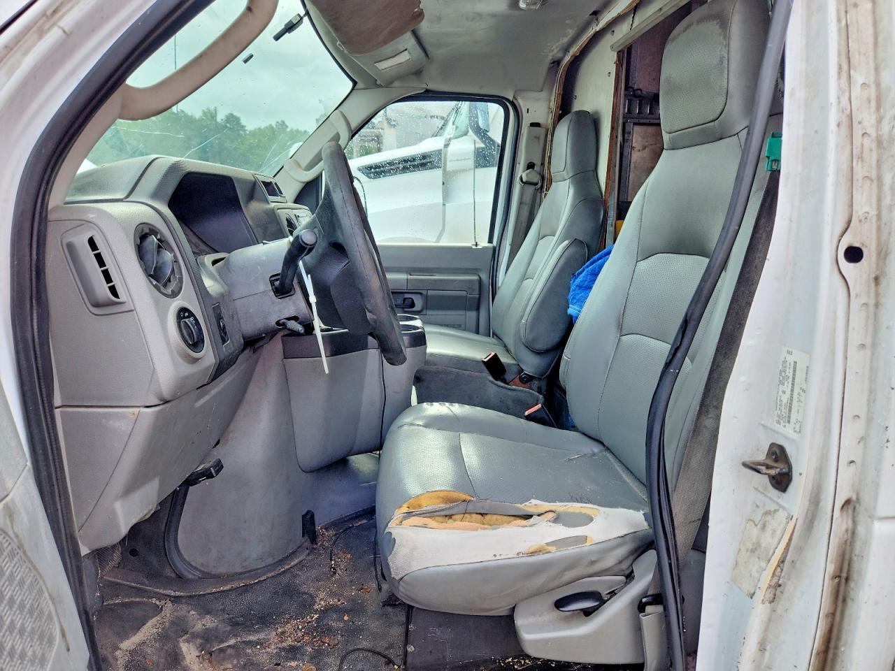 2015 Ford Econoline E350 Super Duty Cutaway Van - Фото 7