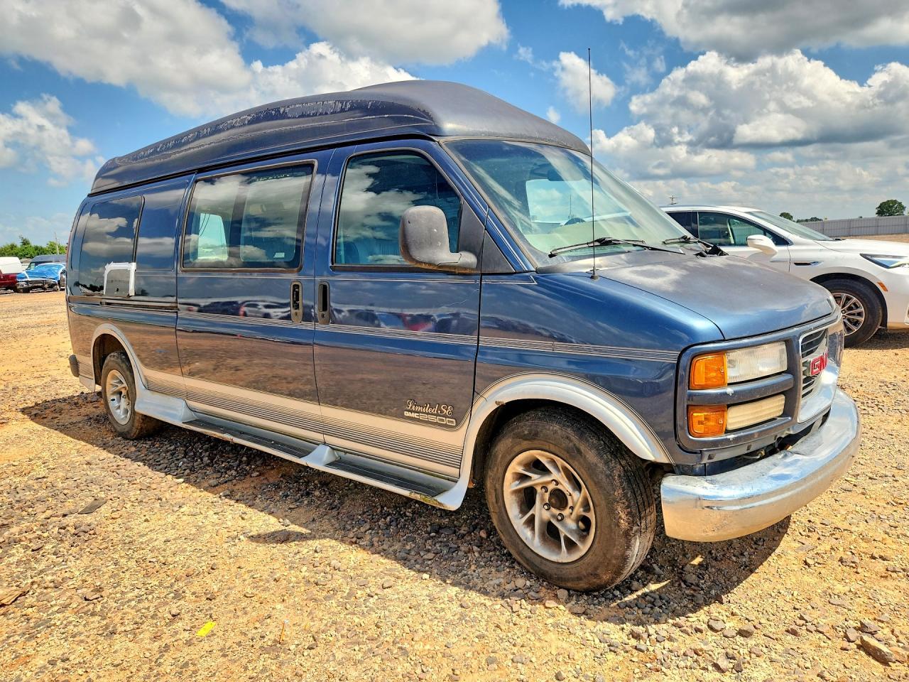 1999 GMC Savana G2500 - Image 4