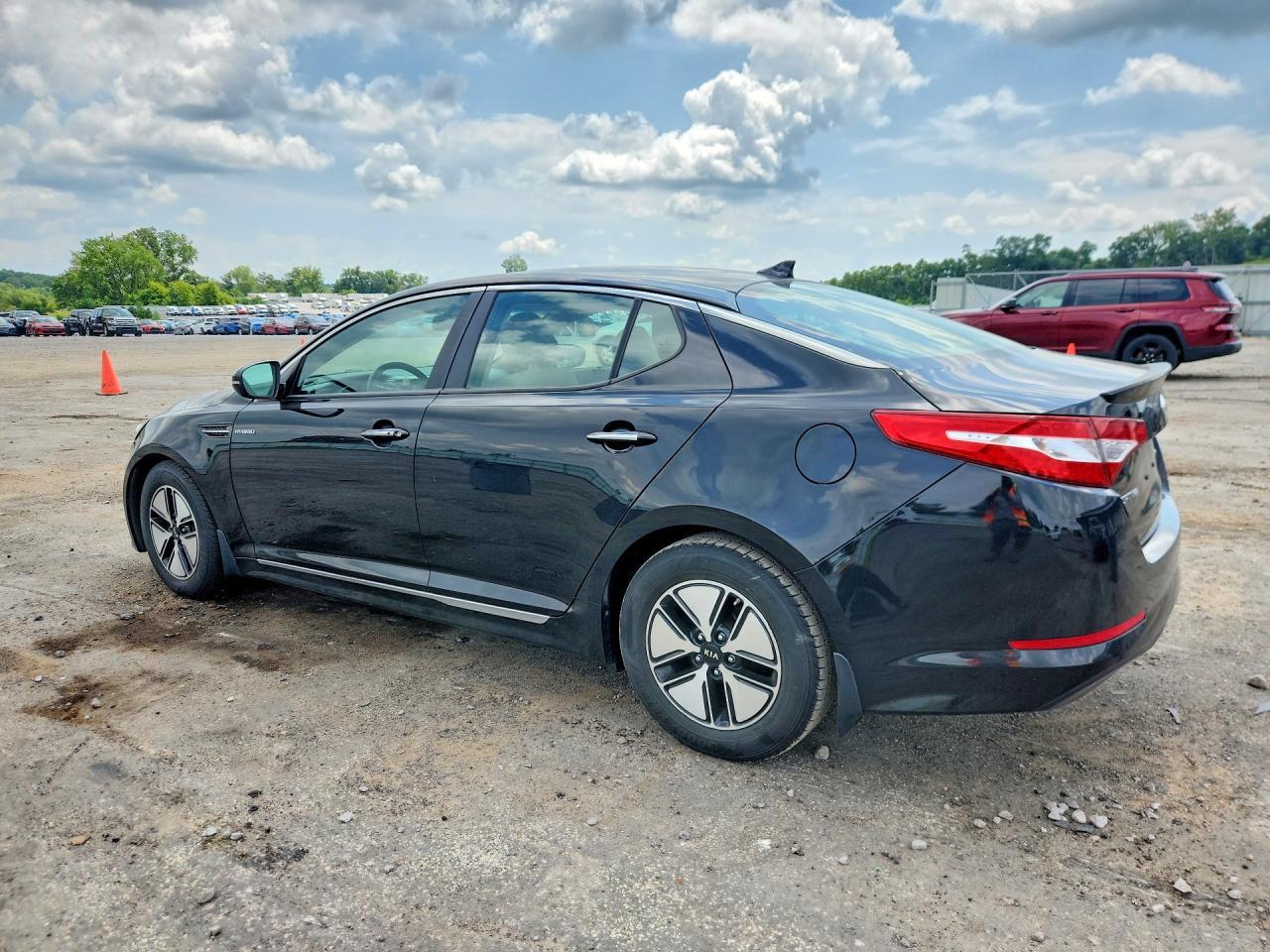 2013 Kia Optima Hybrid - Image 2