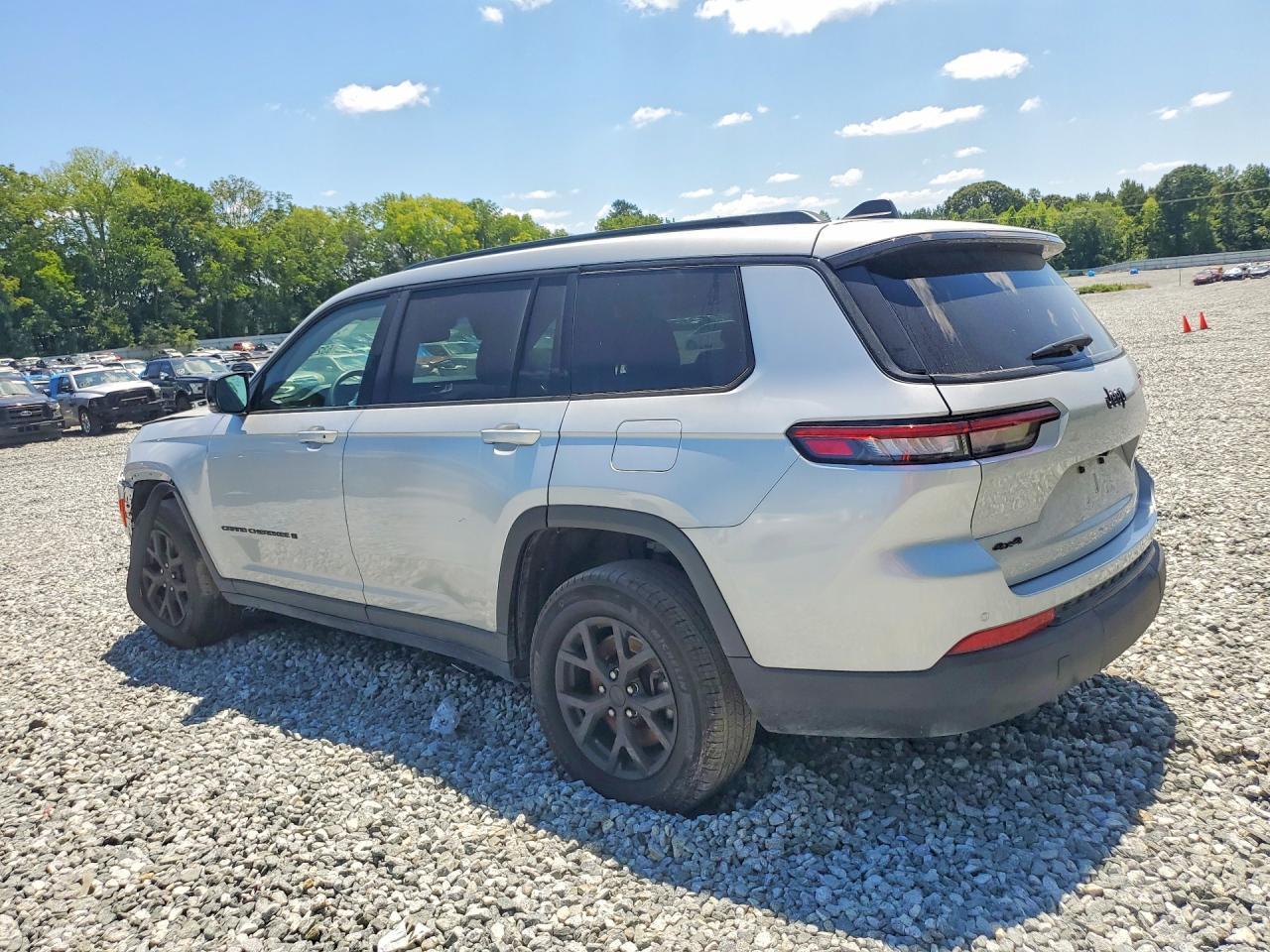 2024 Jeep Grand Cherokee L Laredo - Image 2