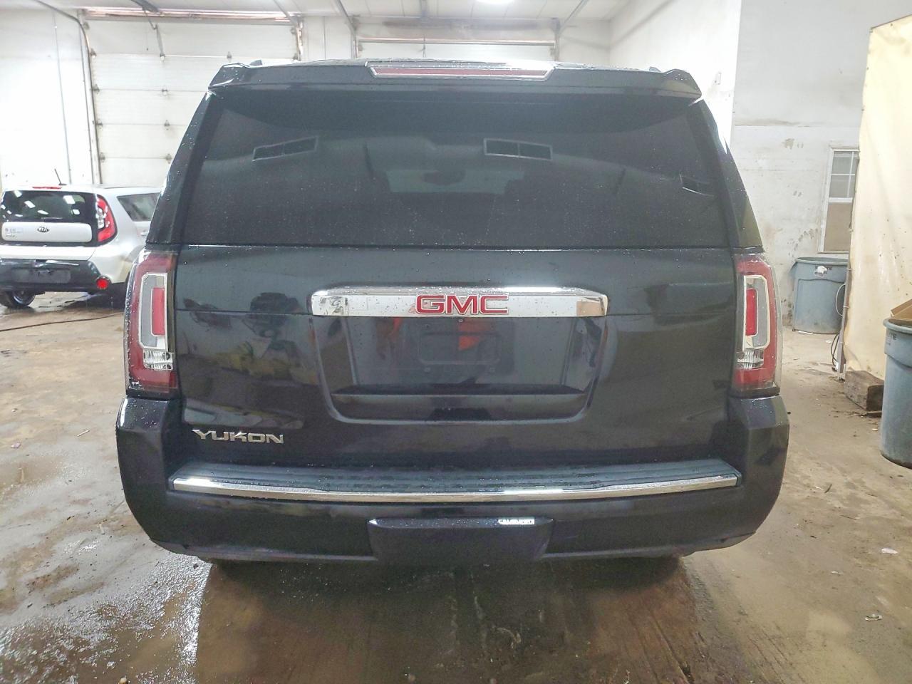 2017 GMC Yukon Denali - Фото 6
