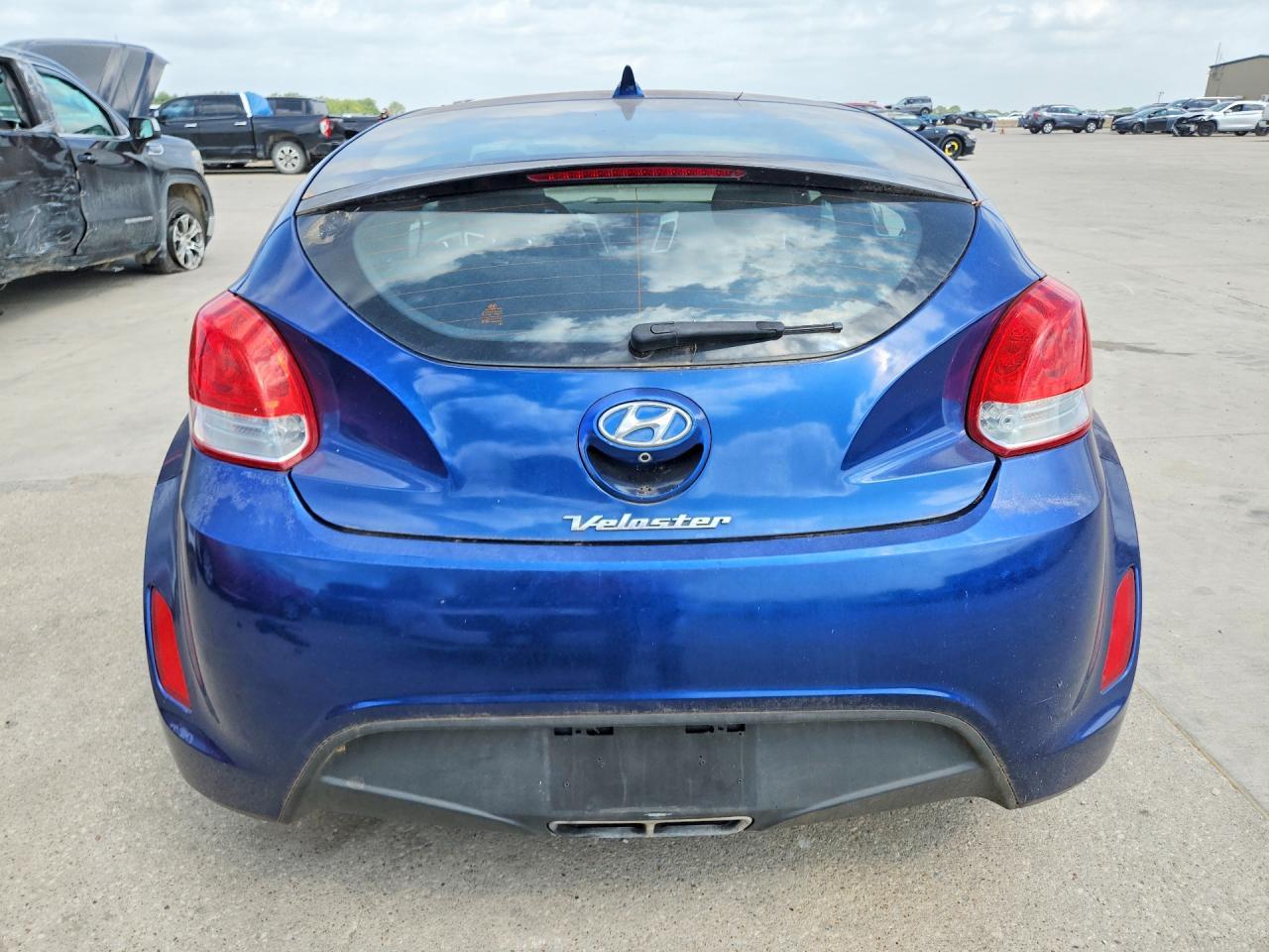 2016 Hyundai Veloster Base - Фото 6