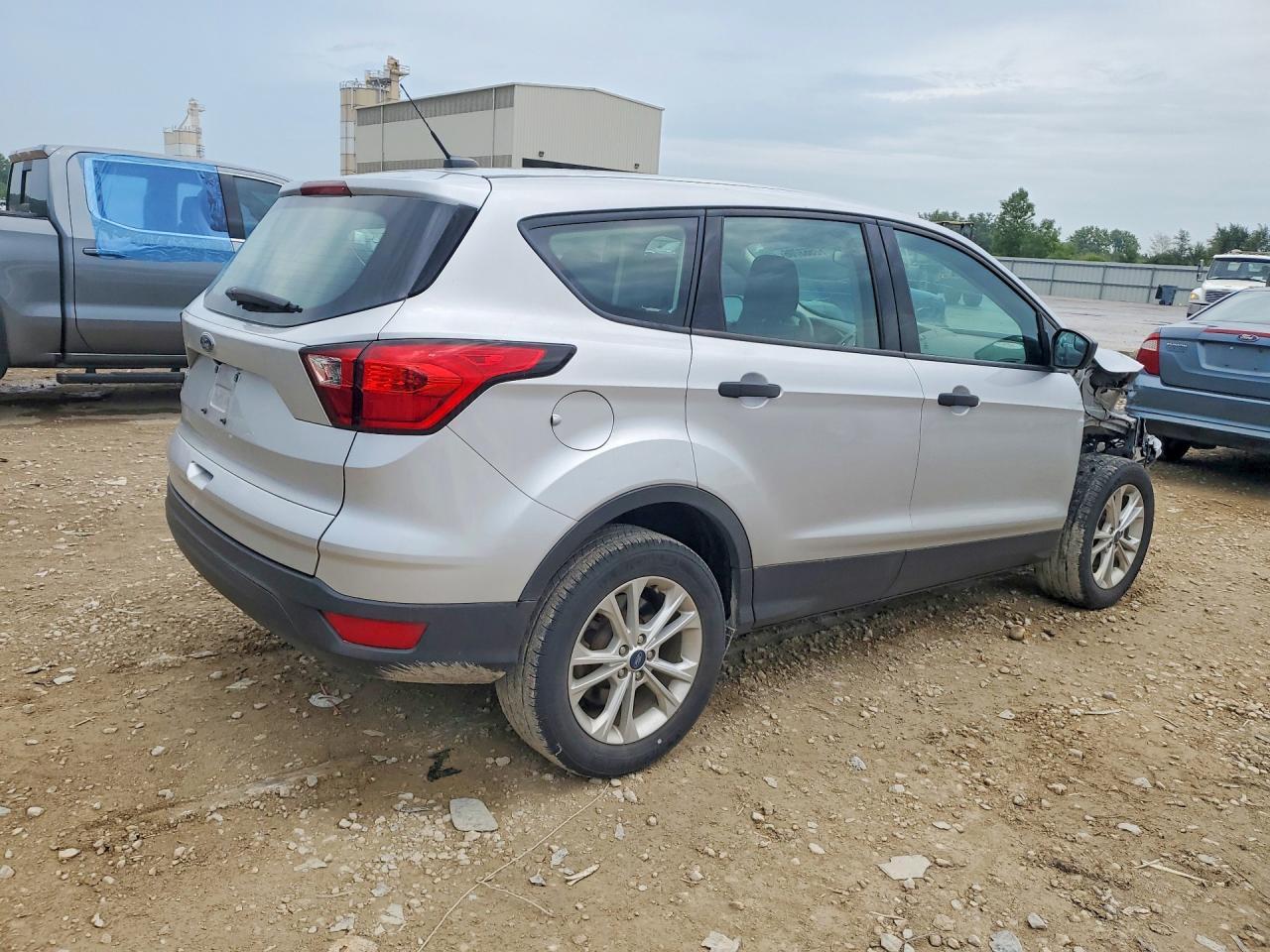 2019 Ford Escape S - Фото 3