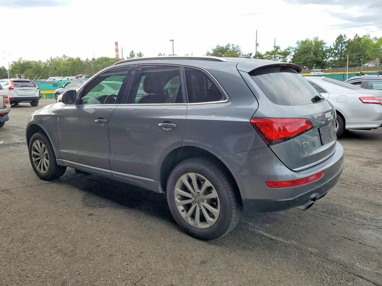 2013 Audi Q5 Premium Plus - Image 2