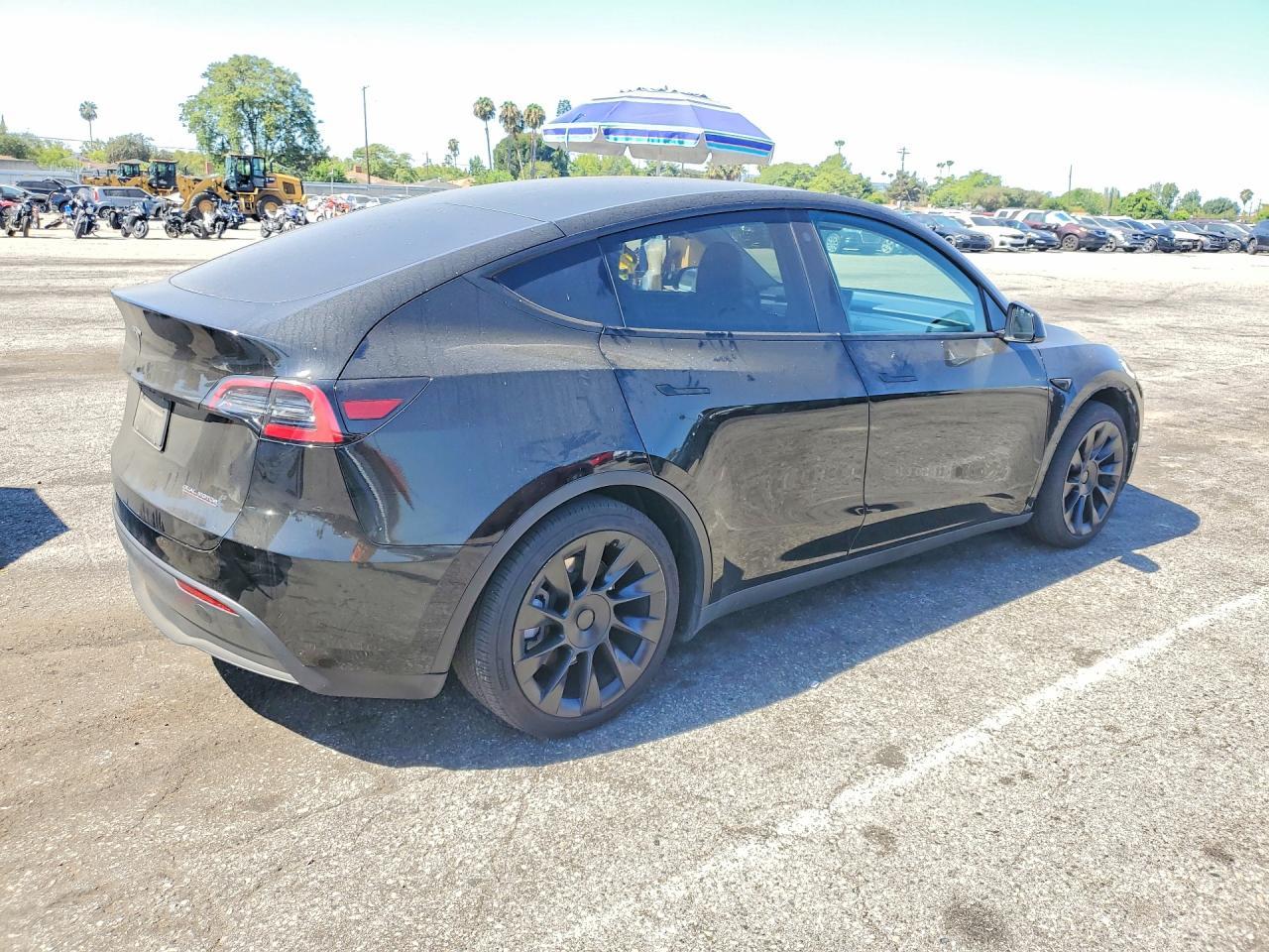 2023 Tesla Model Y - Фото 3