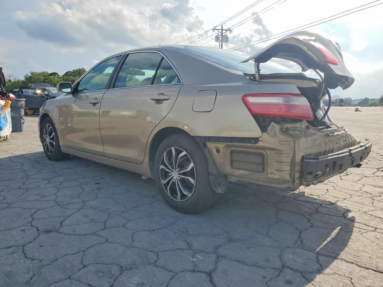 2009 Toyota Camry Le - Фото 2