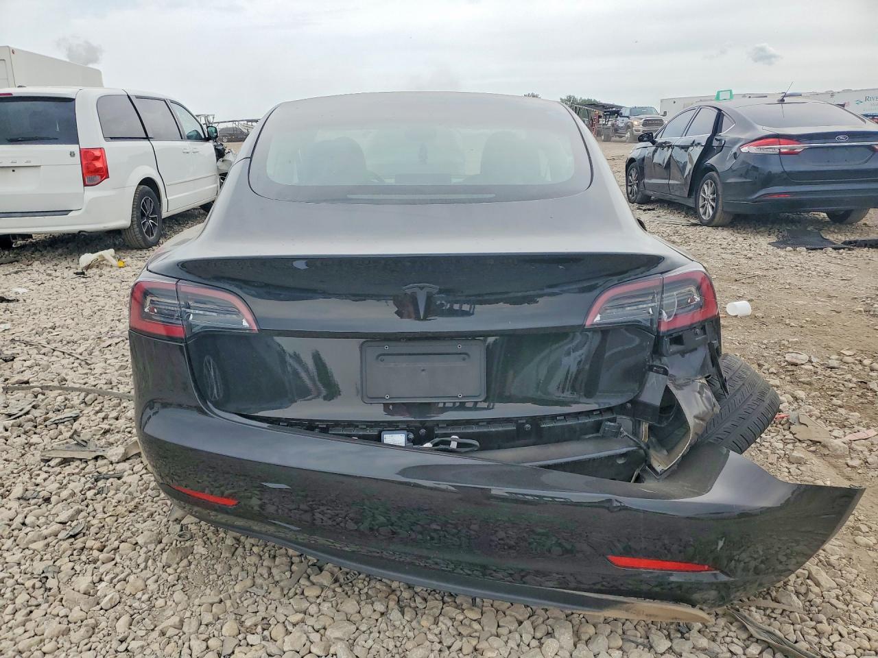 2023 Tesla Model 3 - Фото 6