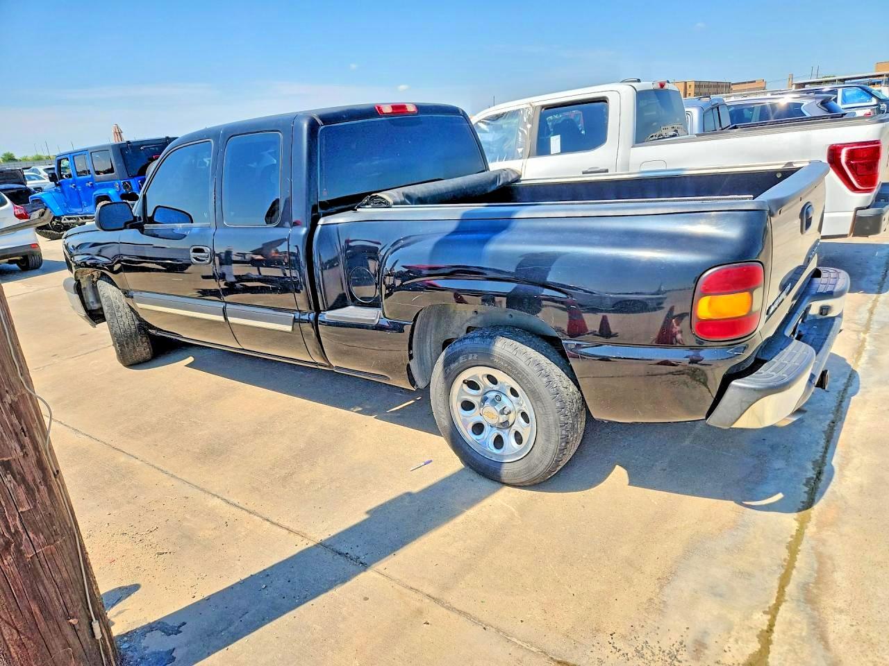 2005 Chevrolet Silverado C1500 - Фото 2