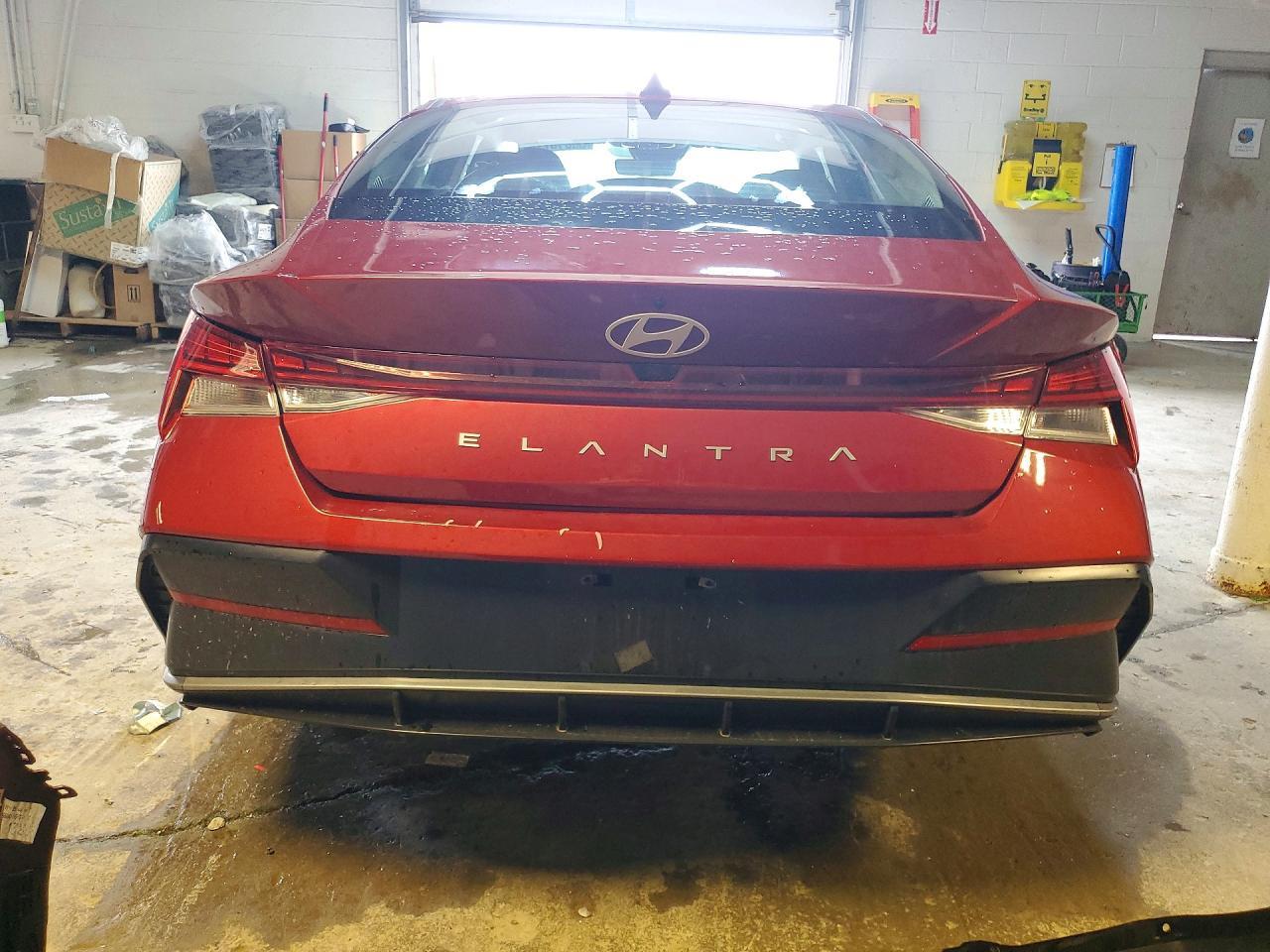 2025 Hyundai Elantra Sel - Image 6