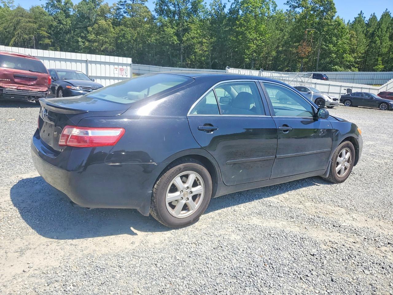 2009 Toyota Camry Le - Фото 3