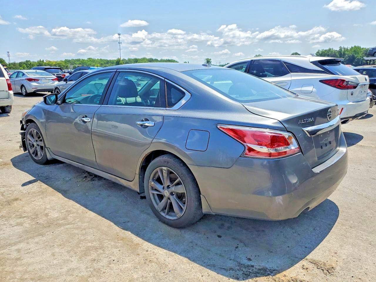 2015 Nissan Altima - Фото 2