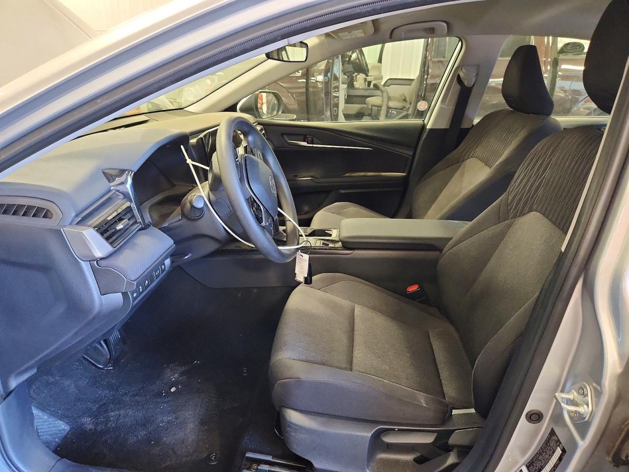 2025 Toyota Camry Le - Image 7