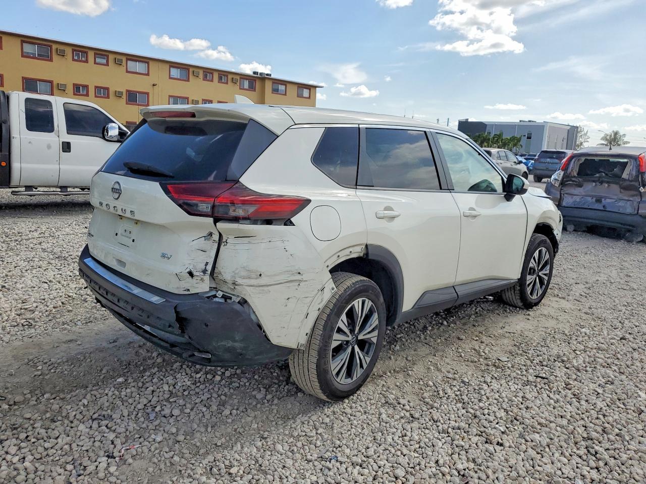 2023 Nissan Rogue Sv - Фото 3